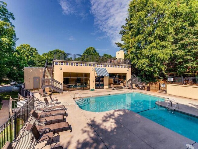 Building Photo - 211 N Dotger Ave