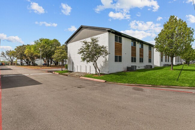 Building Photo - Our Renovated 2 Bedroom, 1 Bath is Waiting...
