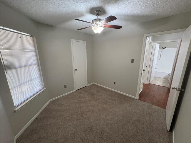 Building Photo - 2304 Silver Spur Dr