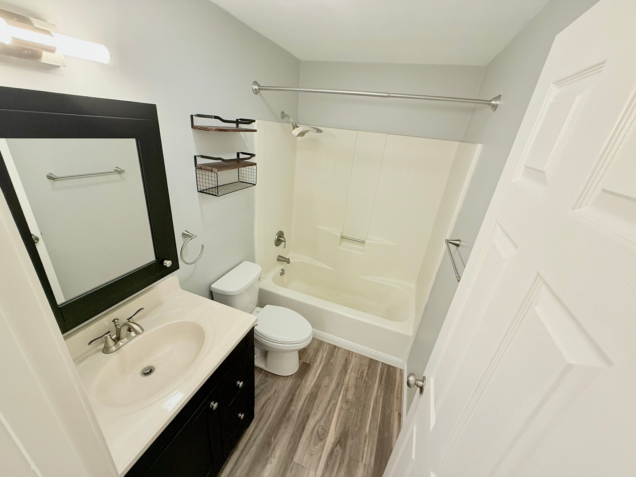 Building Photo - 1936 Canterbury Dr