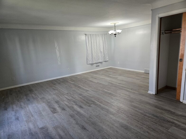 Building Photo - 8221 Pelham Dr
