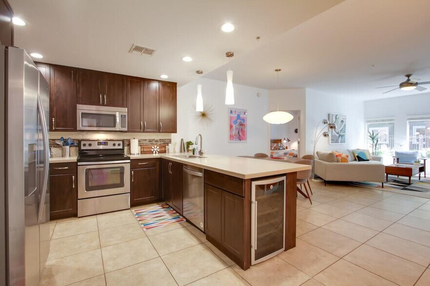 Building Photo - 5450 E Deer Valley Dr