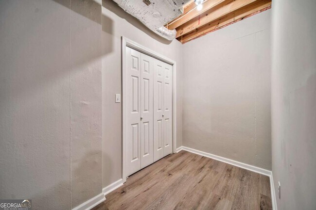 Building Photo - 2011 Town Lake Hills W