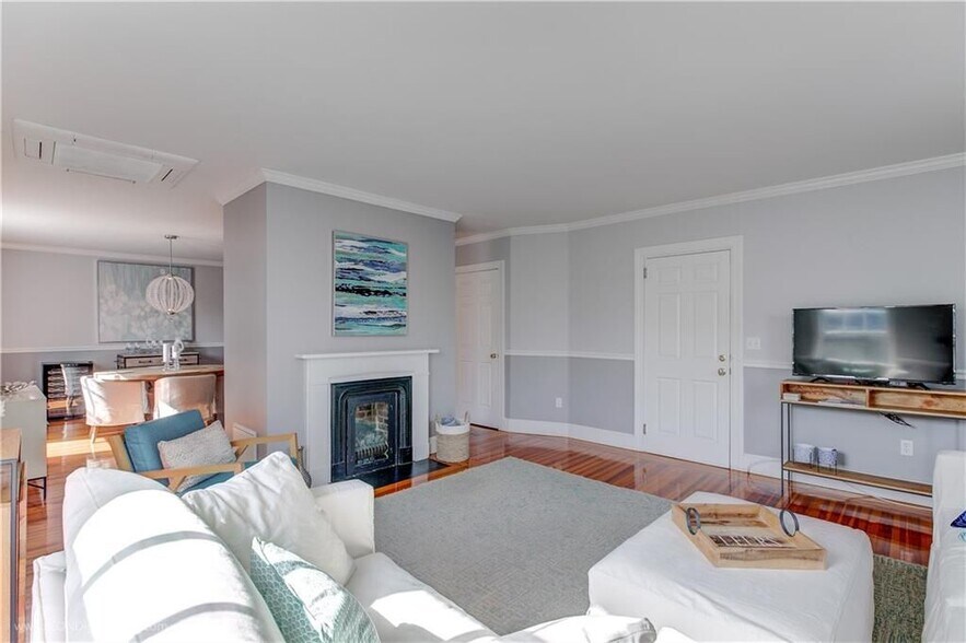 Building Photo - 32 Catherine St