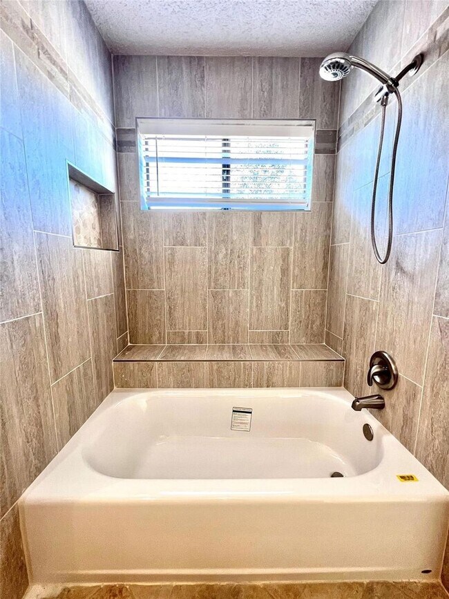 Building Photo - Beautiful 3-Bedroom Home with Bonus Guest Suite in Lewisville!