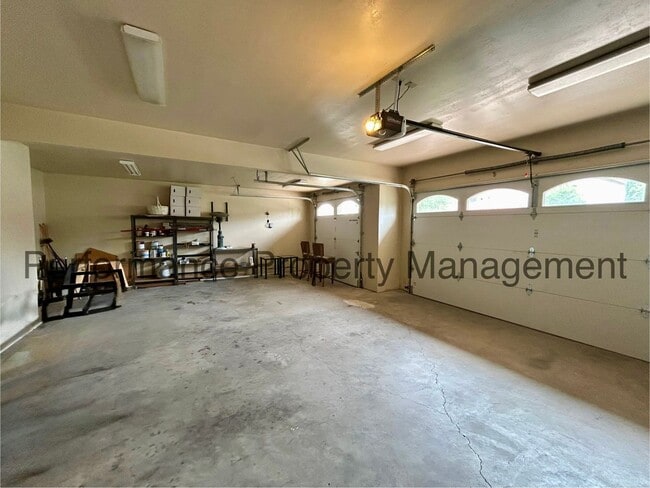 Building Photo - Gorgeous 2 Bed/2.5 Bath + Office w/ Lake V...