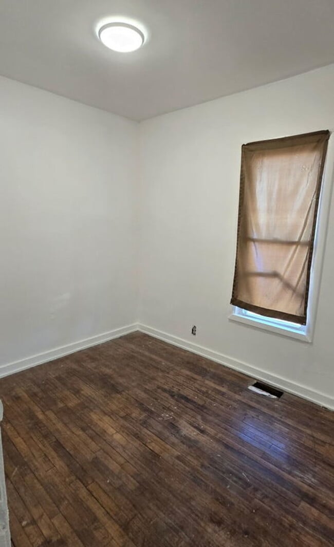 Building Photo - 2046 W 69th Pl