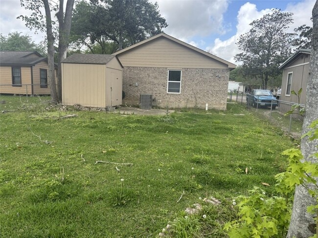 Building Photo - 11817 13th St