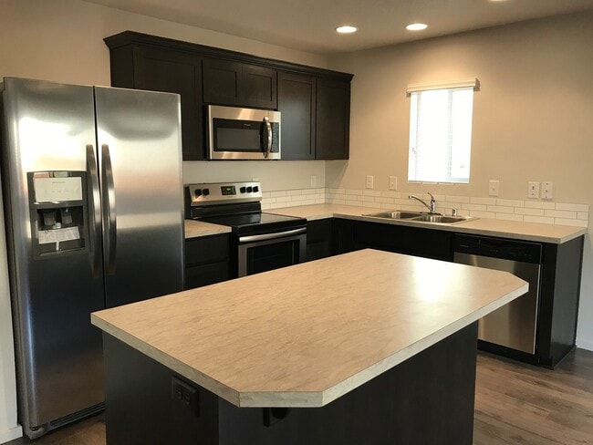 Building Photo - Spacious 4 Bd 2.5 Ba Home in  Camas School District! Upgrades! Close to Parks & Freeway Access!