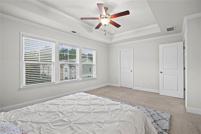 Building Photo - 2779 White Oak Ln