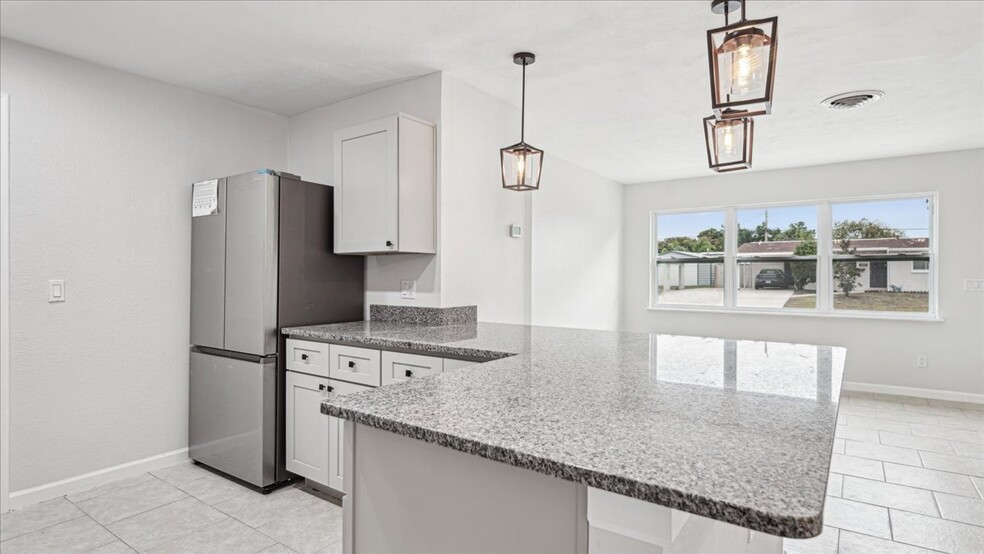 Building Photo - 4800 Key Largo Dr W