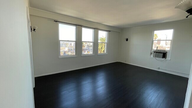 Building Photo - Crestwood Tower Apartments