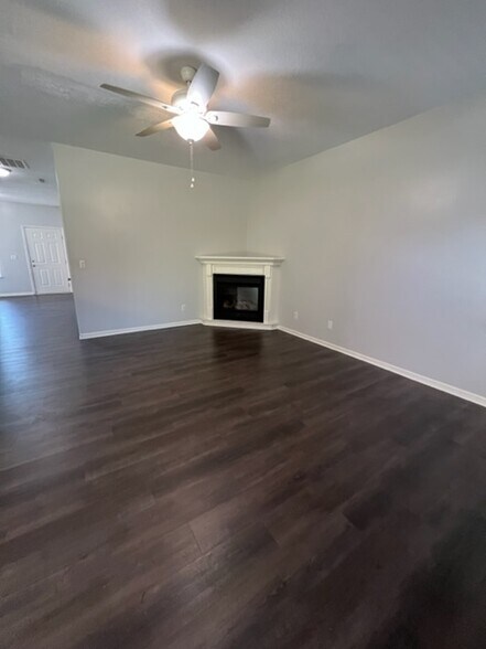 Building Photo - 696 Wilke Pl