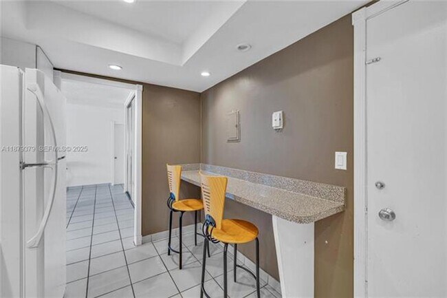 Building Photo - 5005 Collins Ave