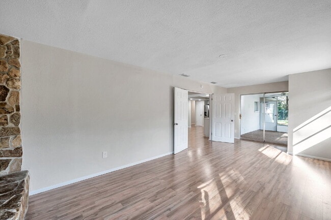 Building Photo - Modern, Move-In-Ready 3/2 Home with Spacious Yard & Garage |