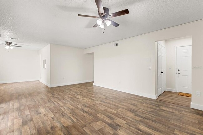 Building Photo - 4038 Versailles Dr