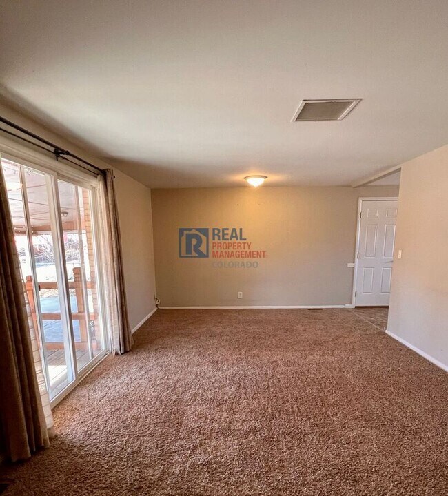 Building Photo - 7041 Beacon Way