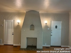 Building Photo - 224 E Rosewood Ave