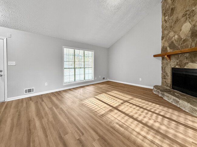 Building Photo - 234 Hillcrest Dr