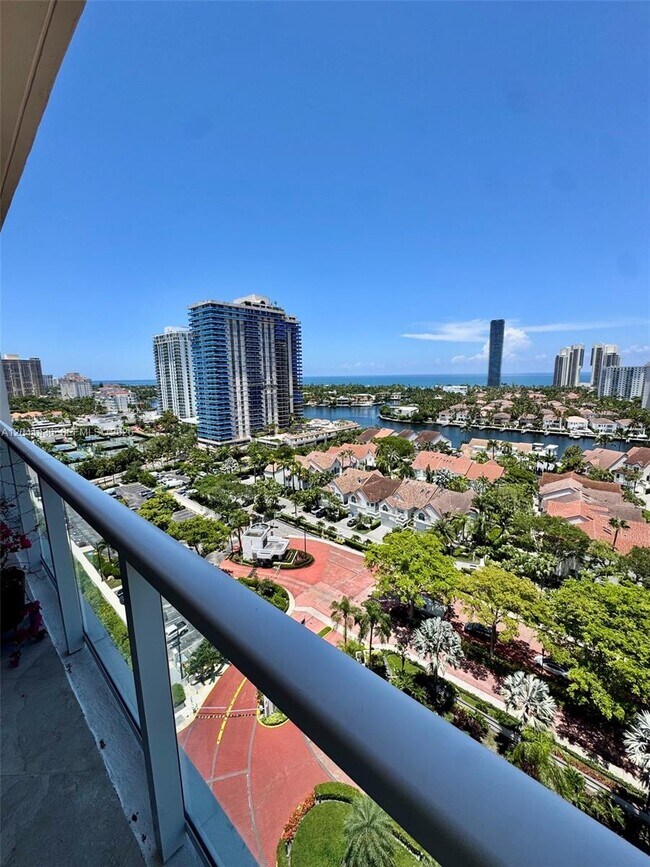 Building Photo - 19500 Turnberry Way