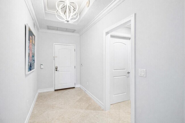 Building Photo - 701 S Olive Ave