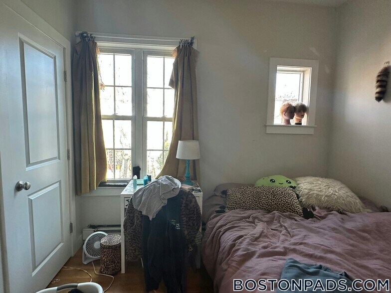 Building Photo - 22 Sussex St