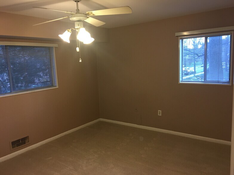 Bedroom - 10638 Weymouth St