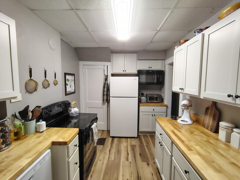 Building Photo - 755 Napier Ave