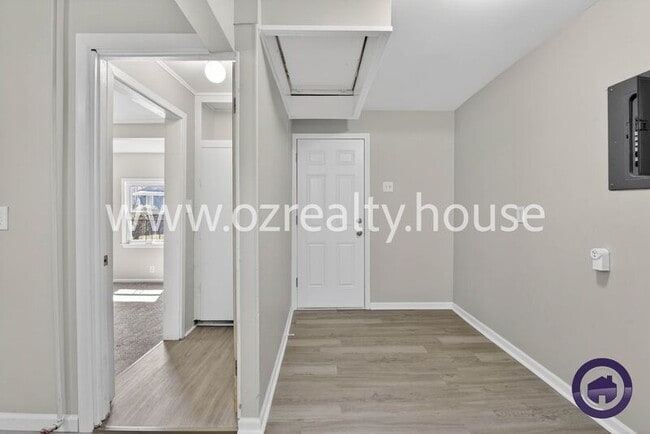 Building Photo - 160 Bronson Ave