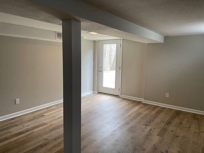 Building Photo - 1066 Northview Dr