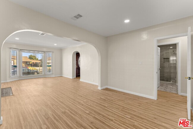Building Photo - 8905 S Wilton Pl