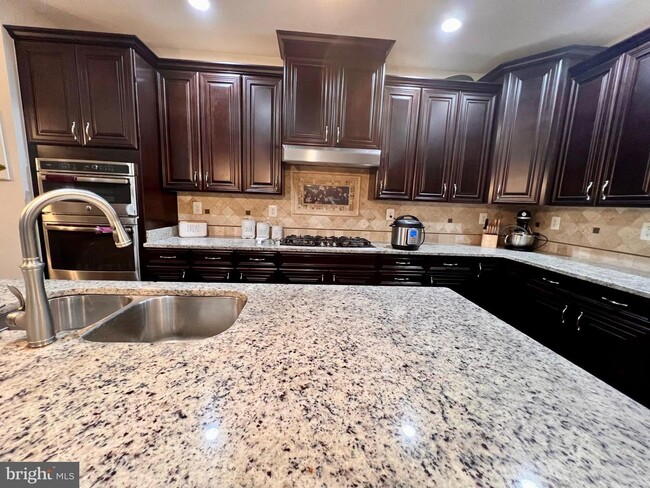 Building Photo - 42843 Edgegrove Heights Terrace