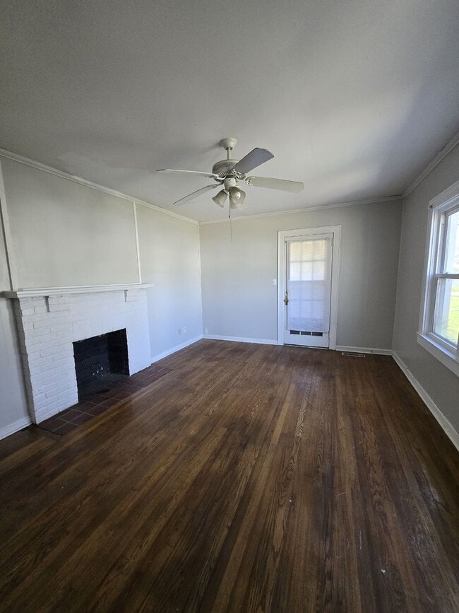 Building Photo - Single Level 2 Bedroom House Near Amnicola...