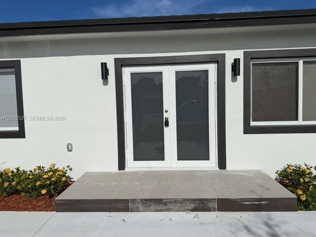 Building Photo - 831 SE 9th Ave