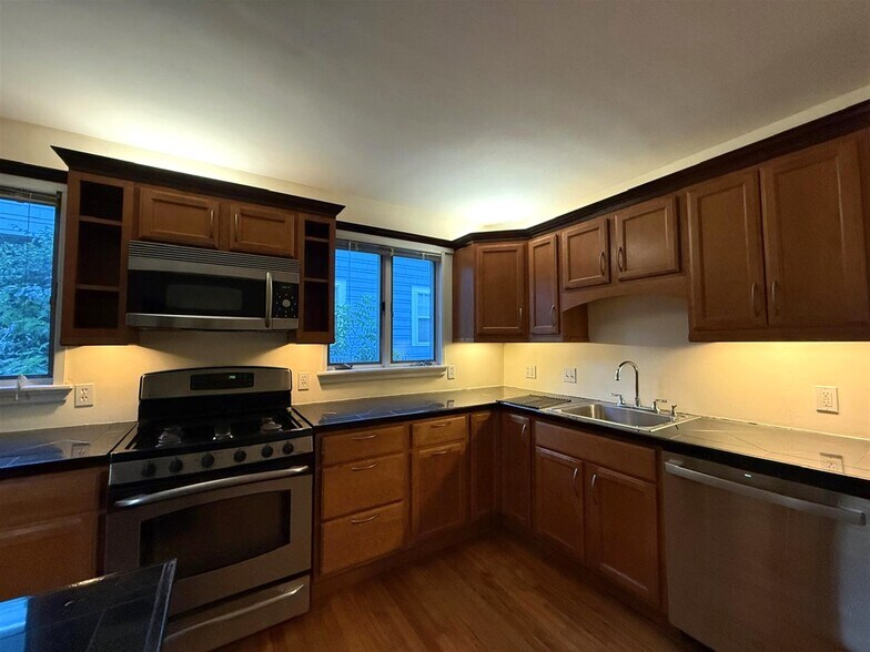 Building Photo - 67 Fairfax St