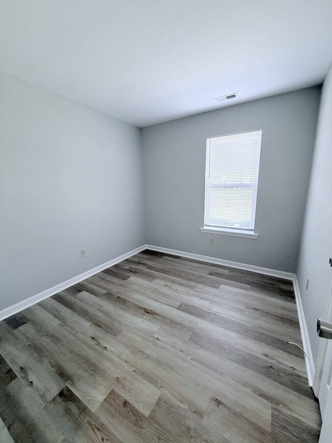 Building Photo - 411 Dover St