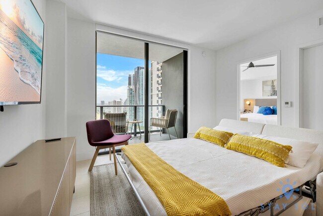 Building Photo - 601 NE 1st Ave