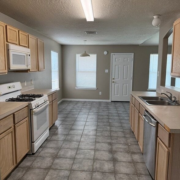 Building Photo - 19322 River Bottom Rd