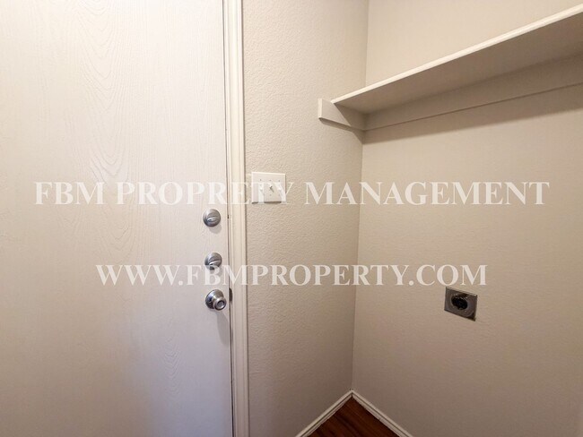 Building Photo - 125 Logan Ln