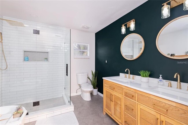 Building Photo - 1221 E Ida St