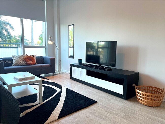 Building Photo - 253 NE 2nd St