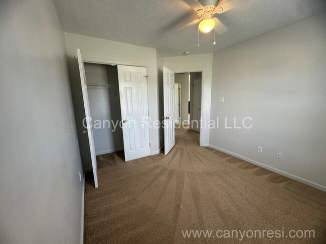 Building Photo - 323 Rushmore Ct