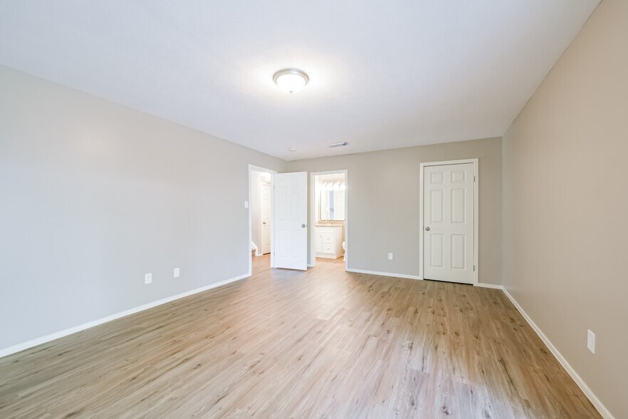 Building Photo - 2051 Oak Shores Dr