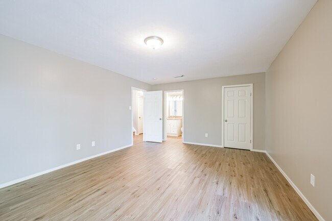 Building Photo - 2051 Oak Shores Dr