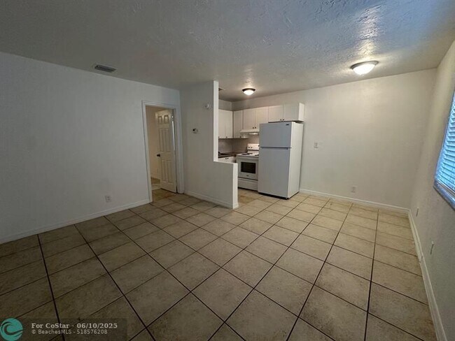 Building Photo - 3791 Riverside Dr