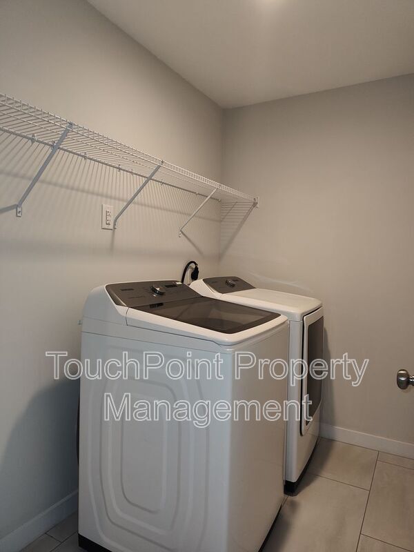 Building Photo - 4525 Lindsay Ln