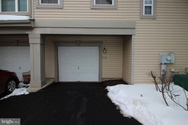 Building Photo - 1004 Julian Dr W