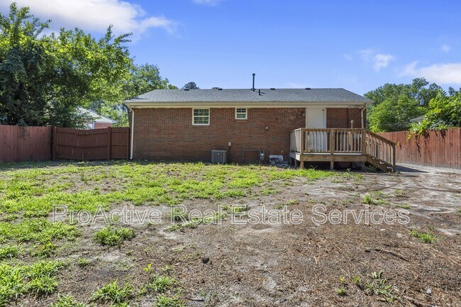 Building Photo - 107 Beazley Dr