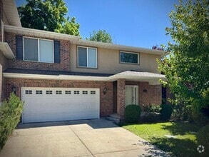 Building Photo - Spacious Midvale Townhome