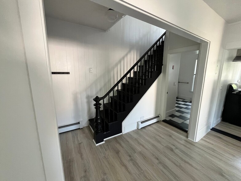 Building Photo - 93 Seavey St